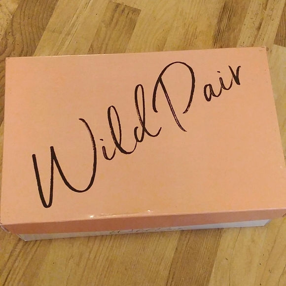 NEW Wild Paid Brown and Bronze Espadrilles Faux Leather 8 - Picture 4 of 9